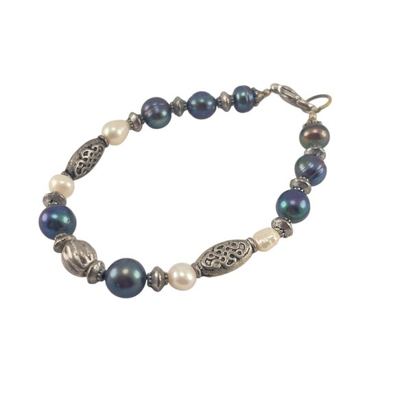 Handcrafted Elegant Freshwater Pearl and Metal Bead Bracelet - Picture 1 of 6